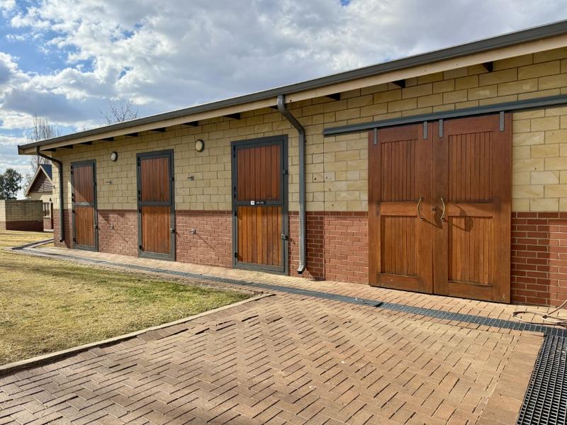 5 Bedroom Property for Sale in Clarens Free State